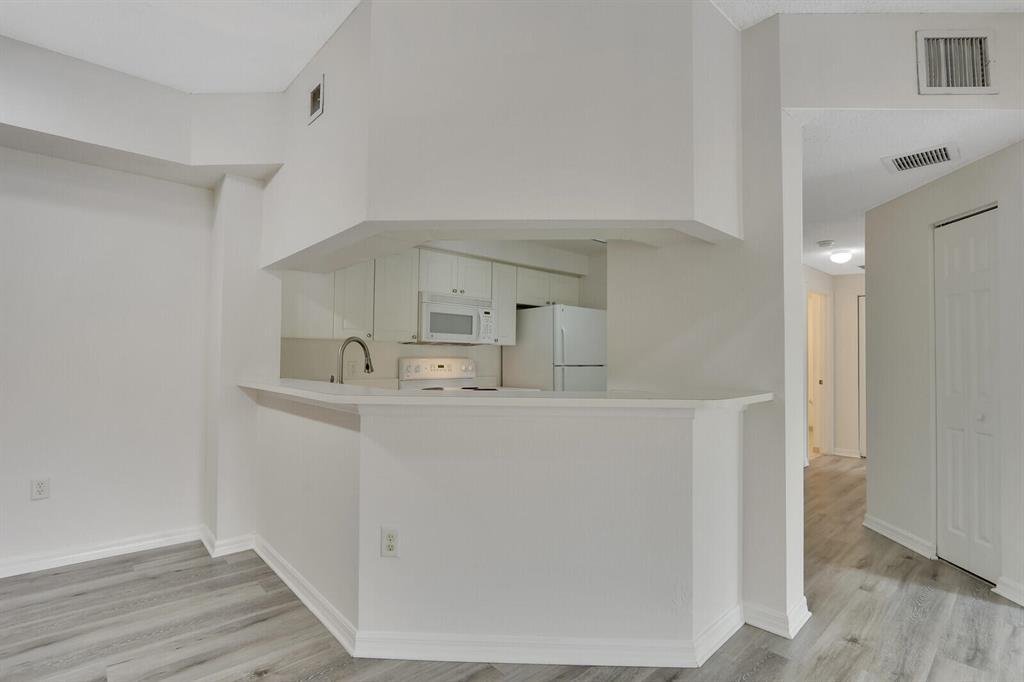 2725 Anzio Court # 202 — Photo 5