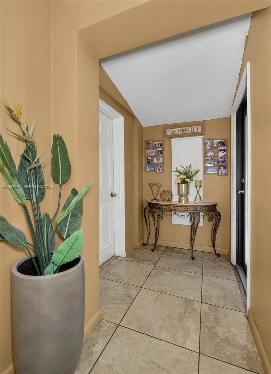 2630 Everglades Dr — Photo 4