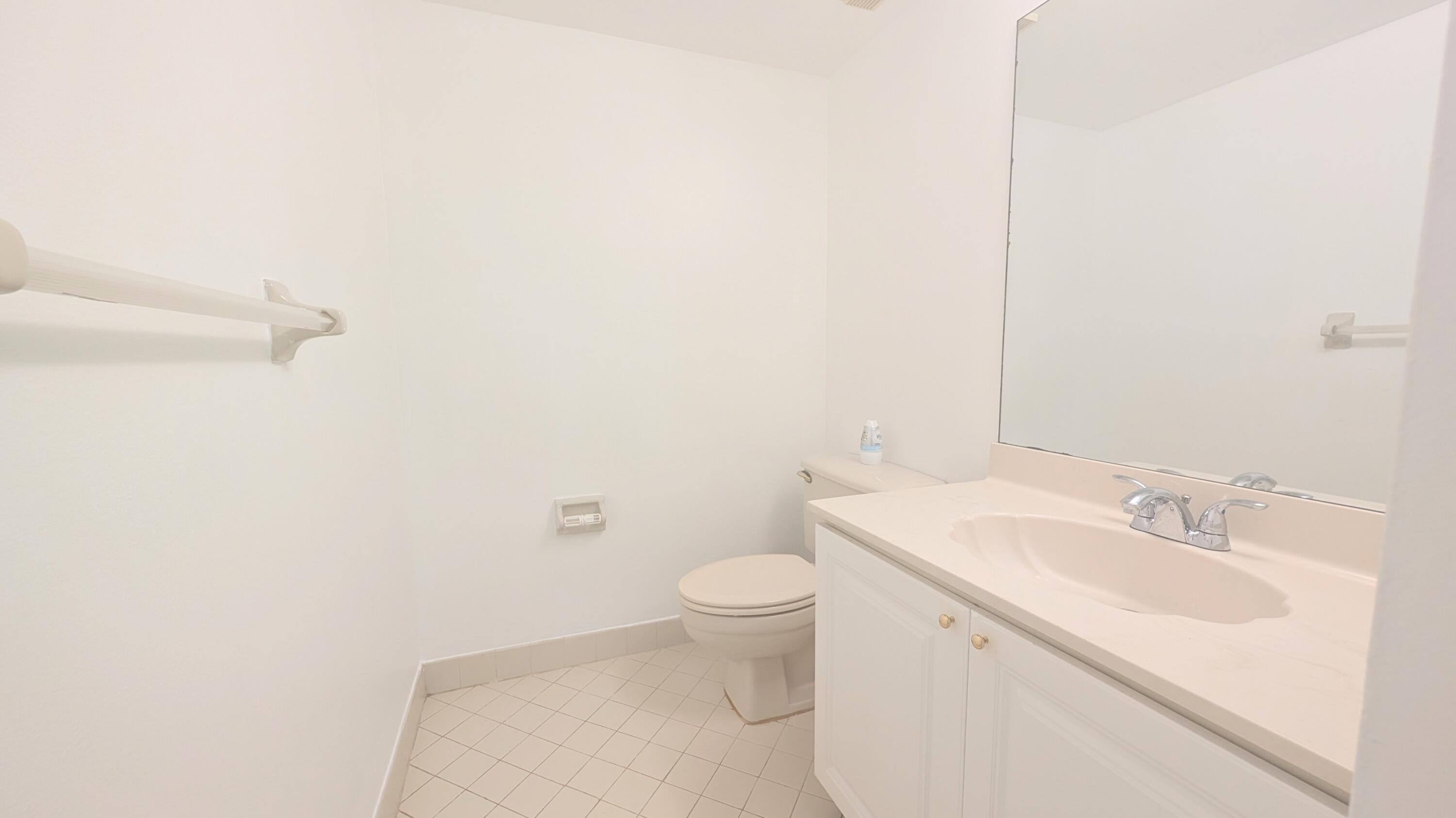 105 Lake Emerald Drive # 810 — Photo 5