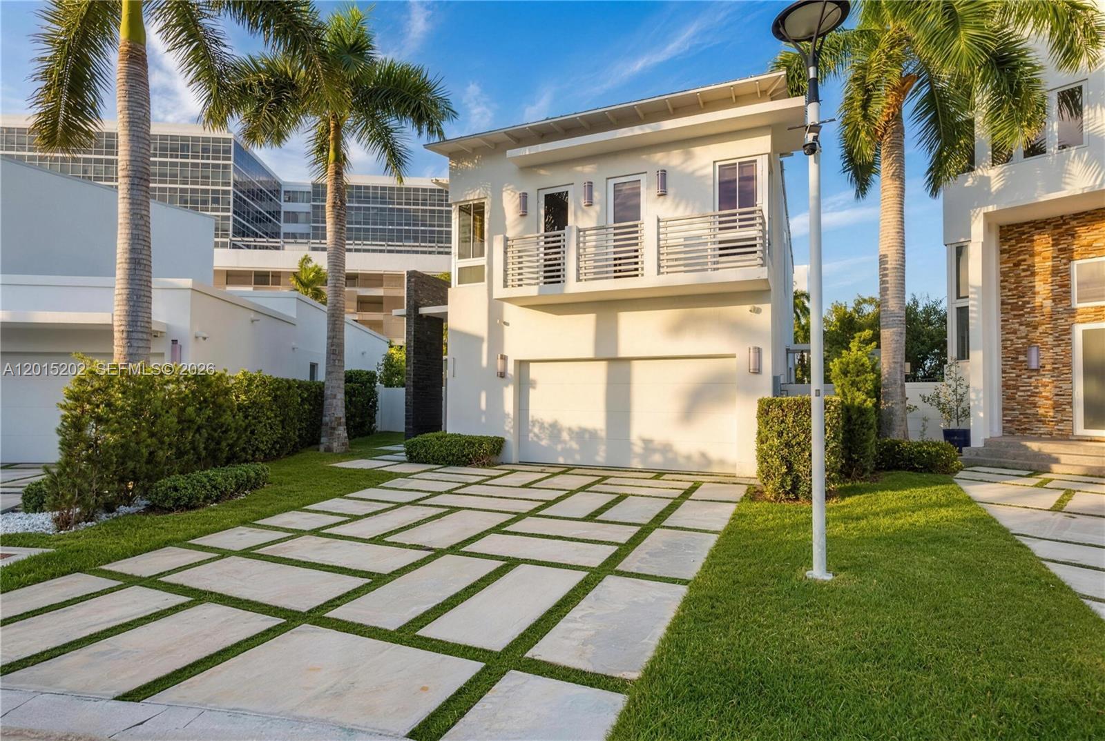 8221 NW 34th Dr, Doral FL 33122
