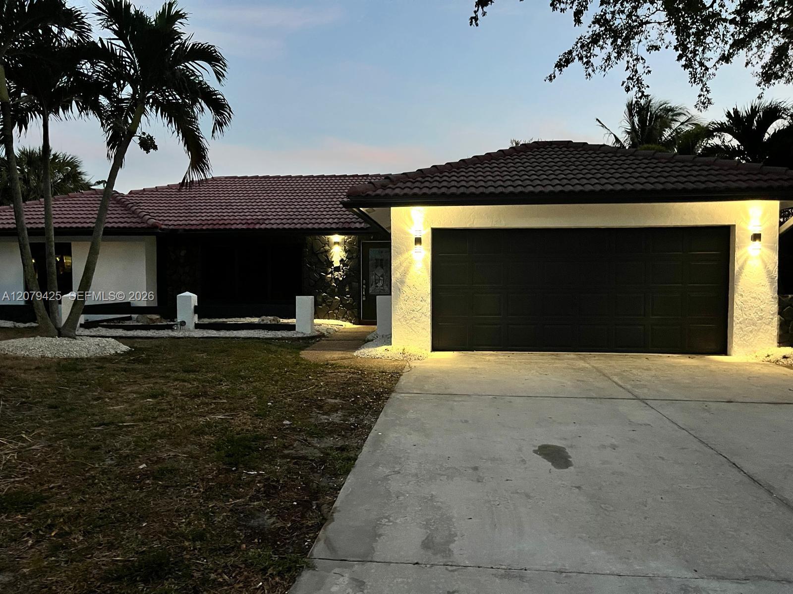 3352 Lakeview Blvd — Photo 2