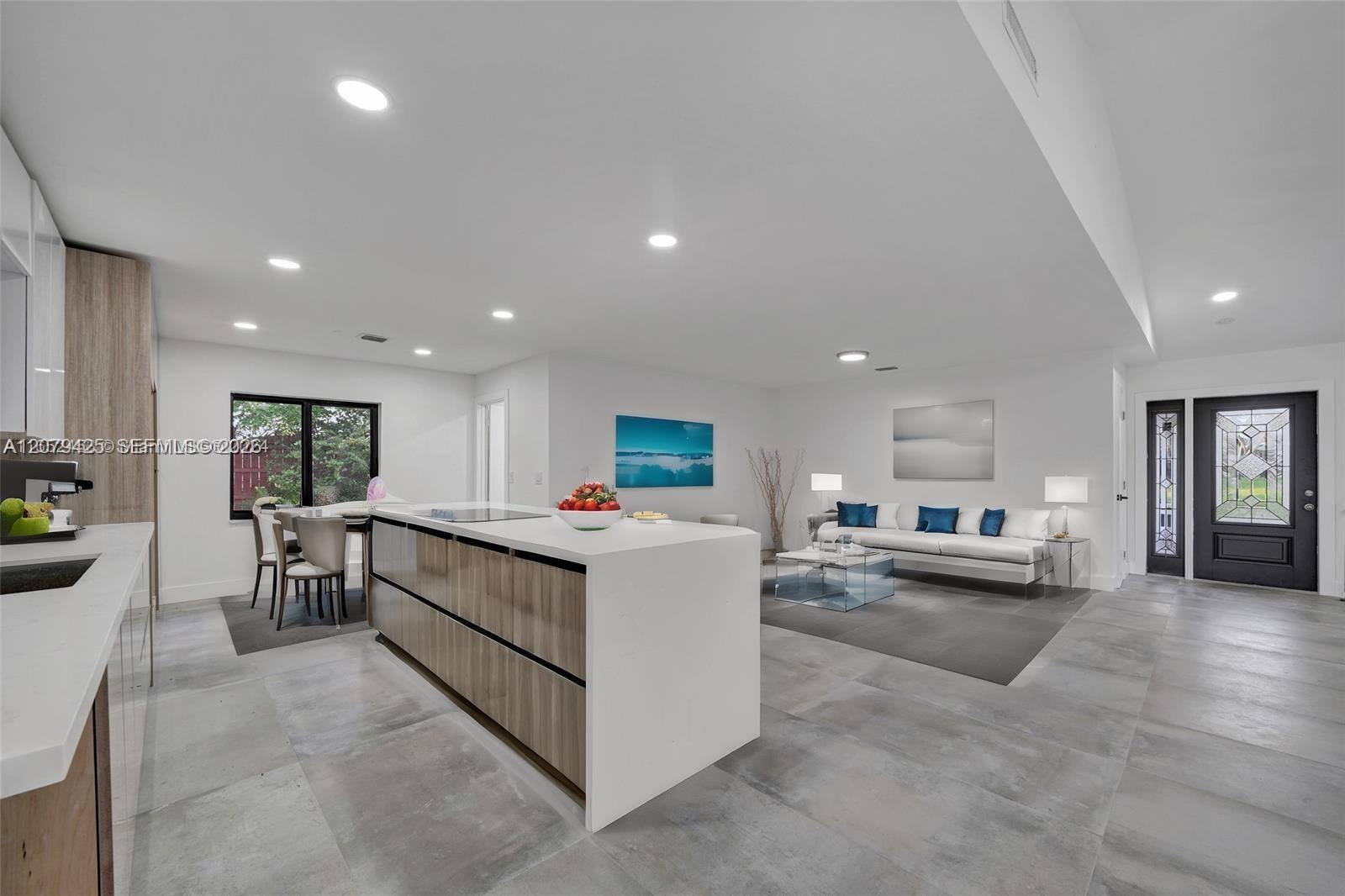 3352 Lakeview Blvd — Photo 3