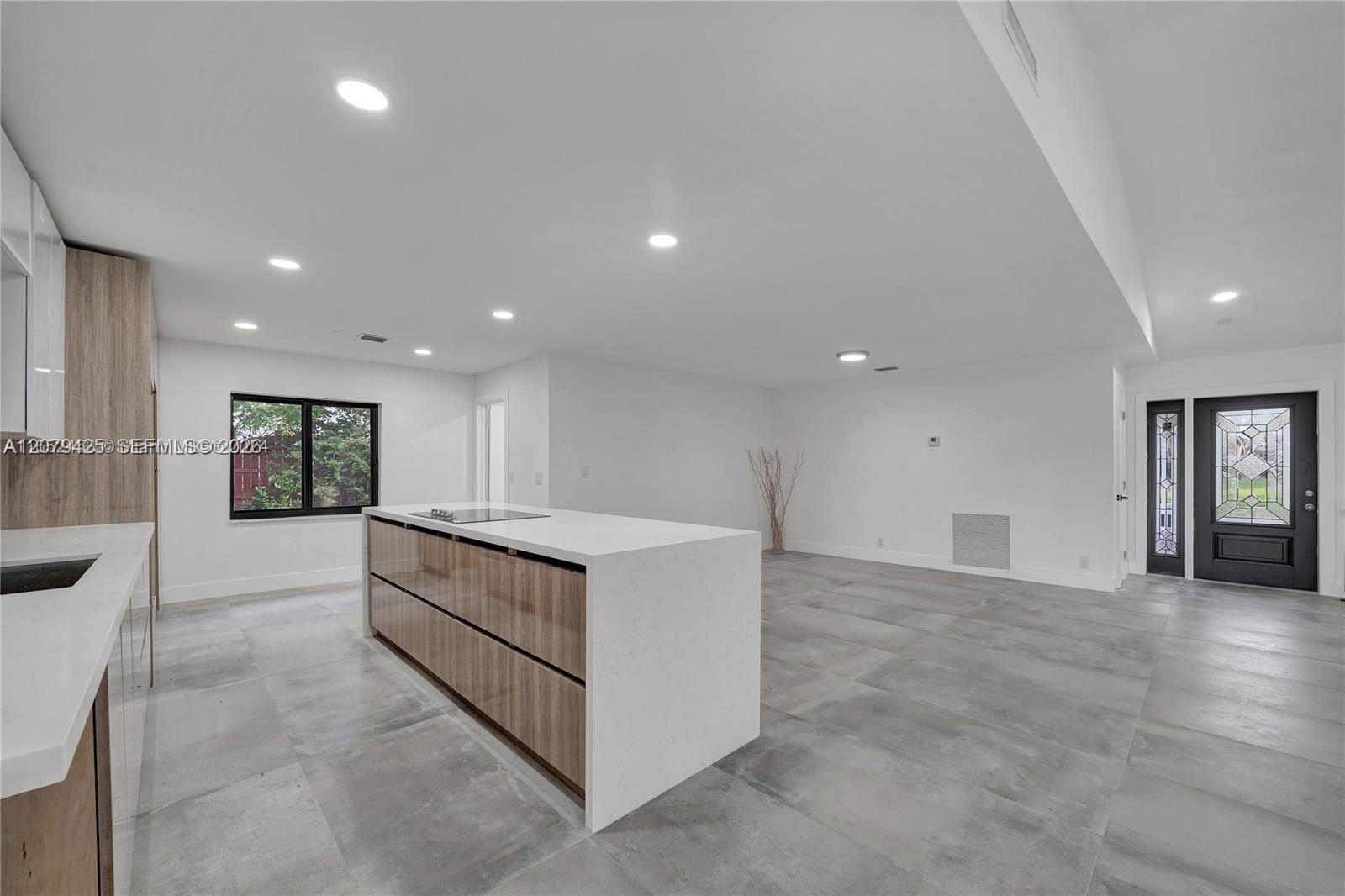 3352 Lakeview Blvd — Photo 4