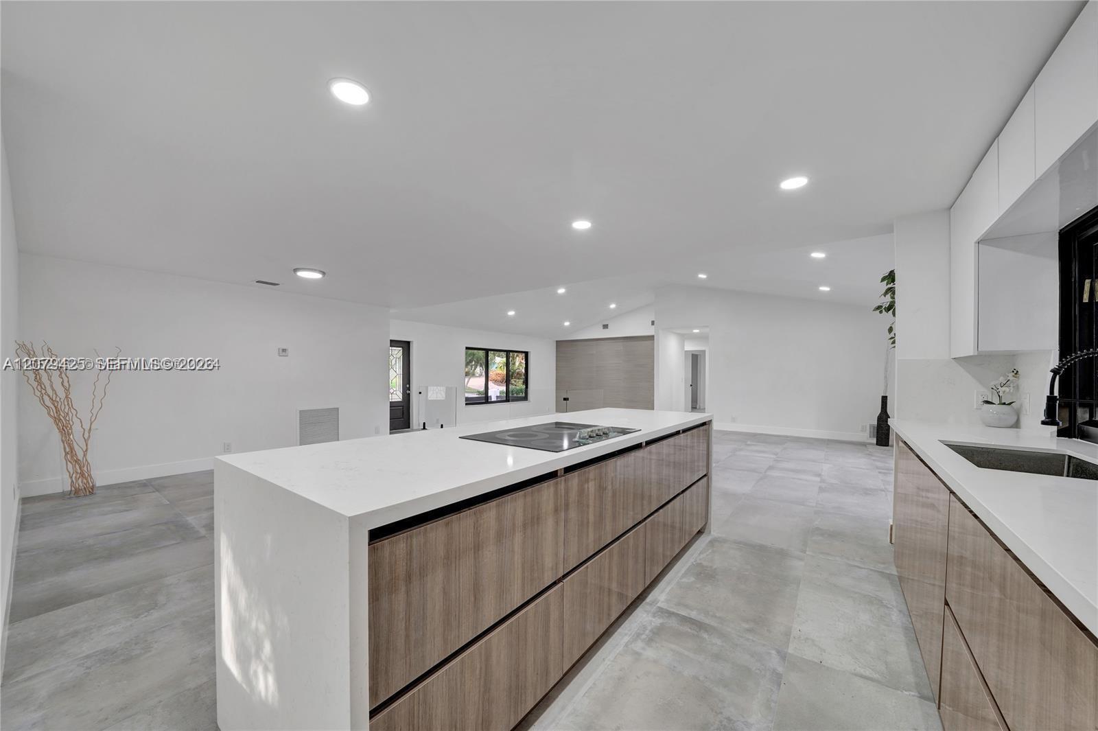3352 Lakeview Blvd — Photo 5