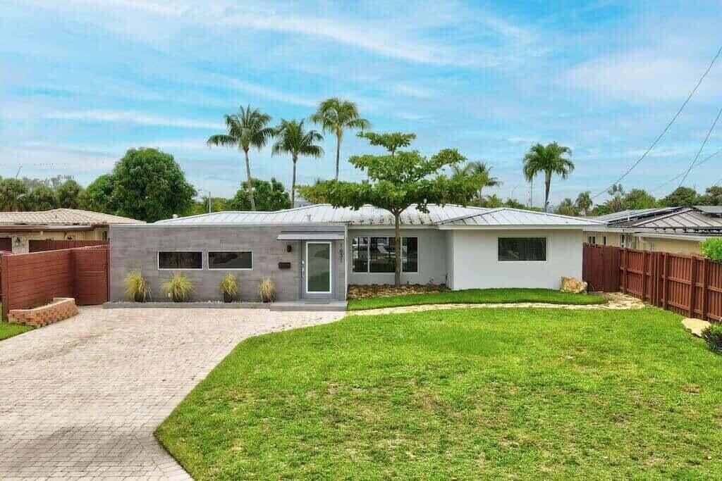 1631 Poinsettia Drive — Photo 3
