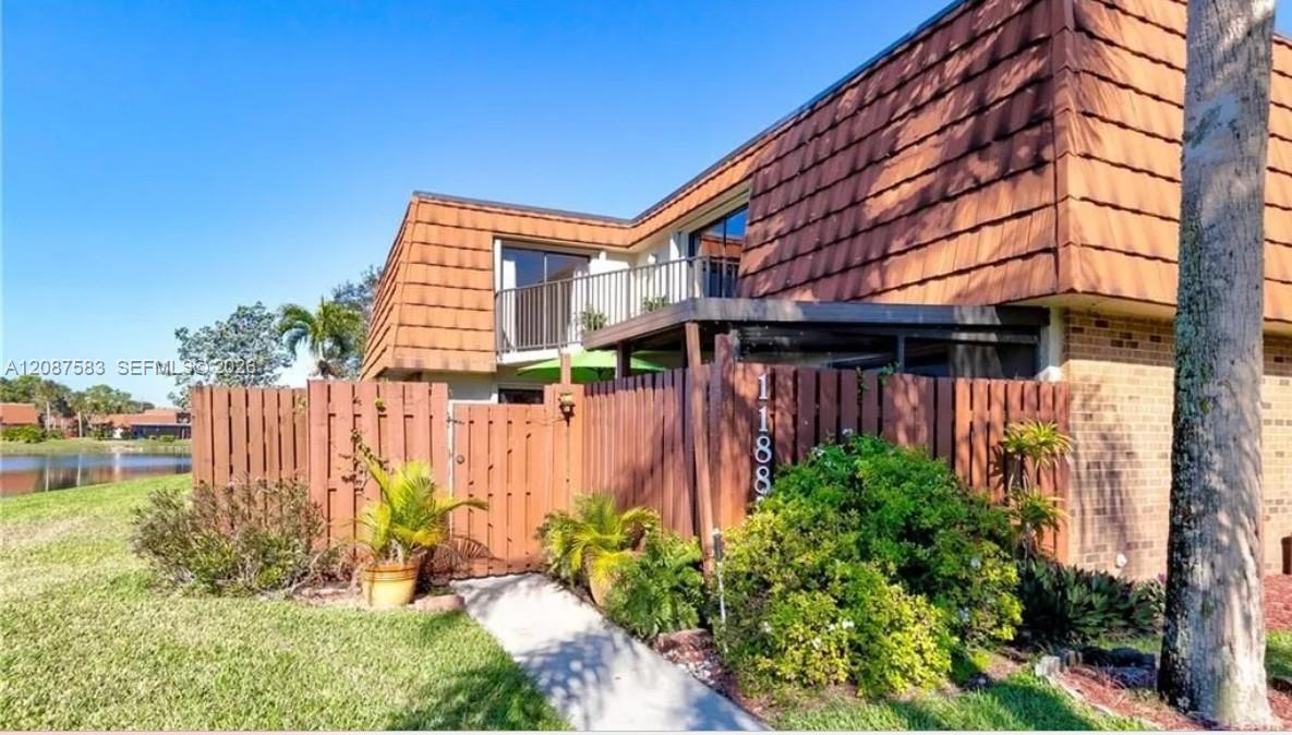 11882 SW 12th Pl, Davie FL 33325
