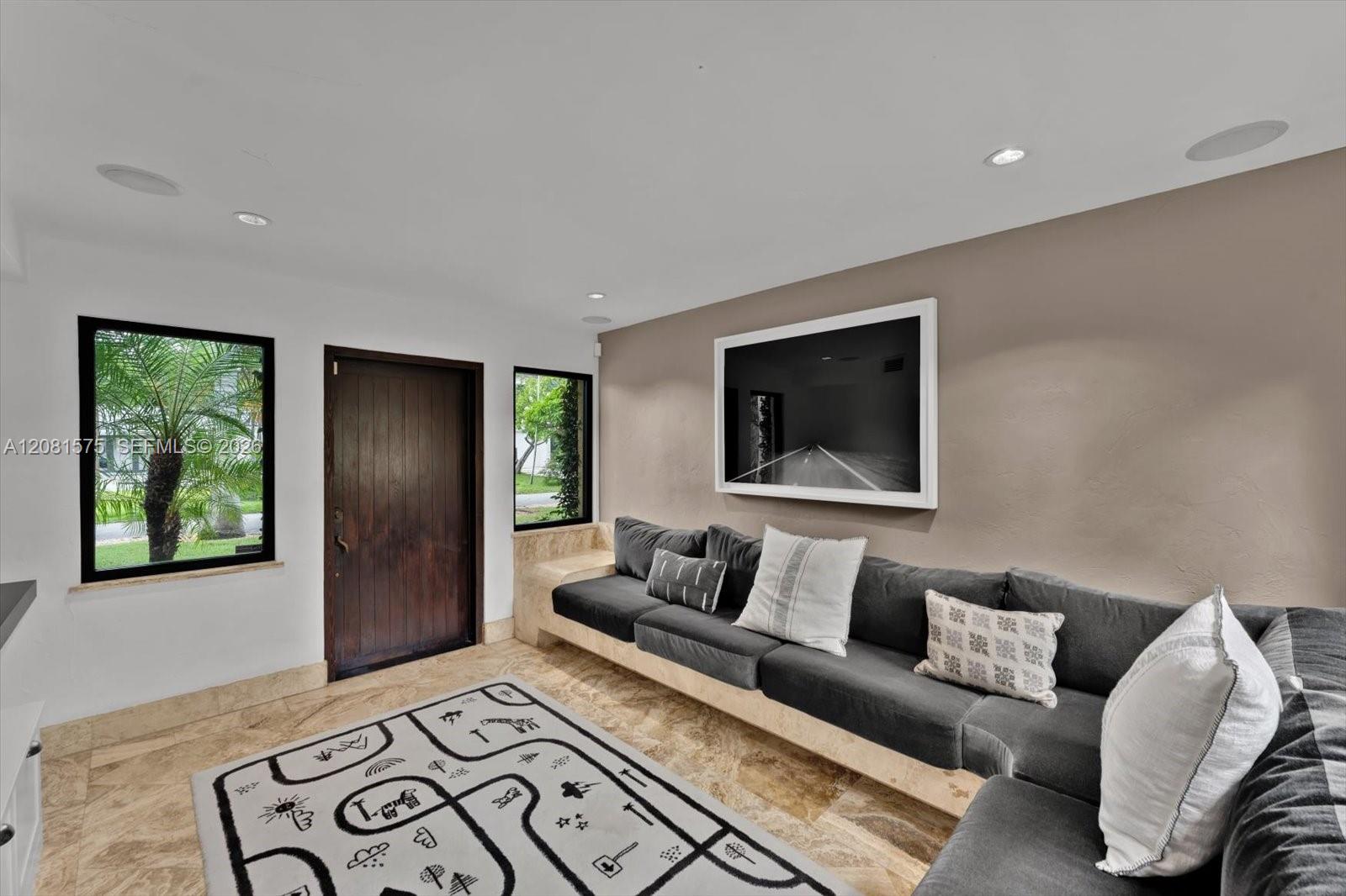 9204 NE 10th Ave — Photo 4