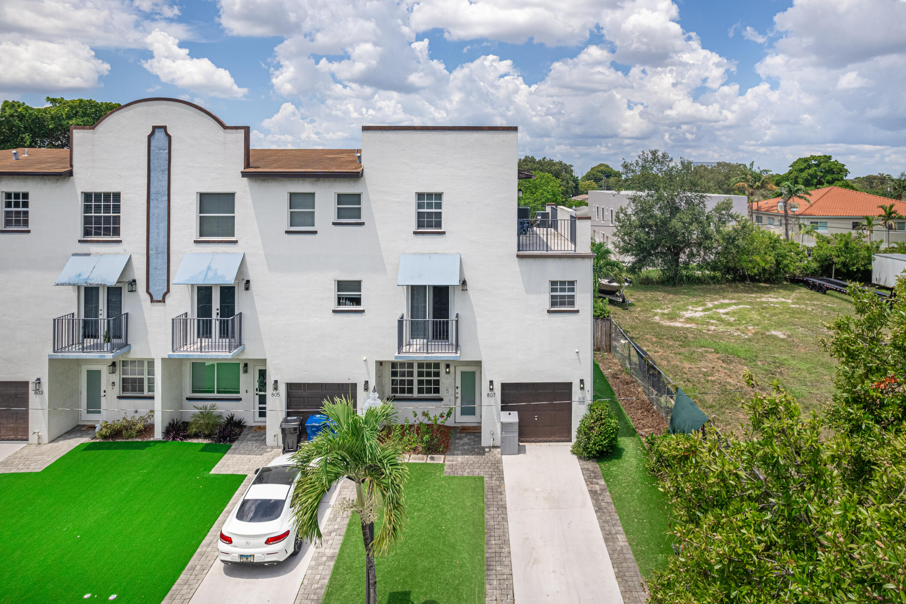 807 NW 1ST Avenue — Photo 4
