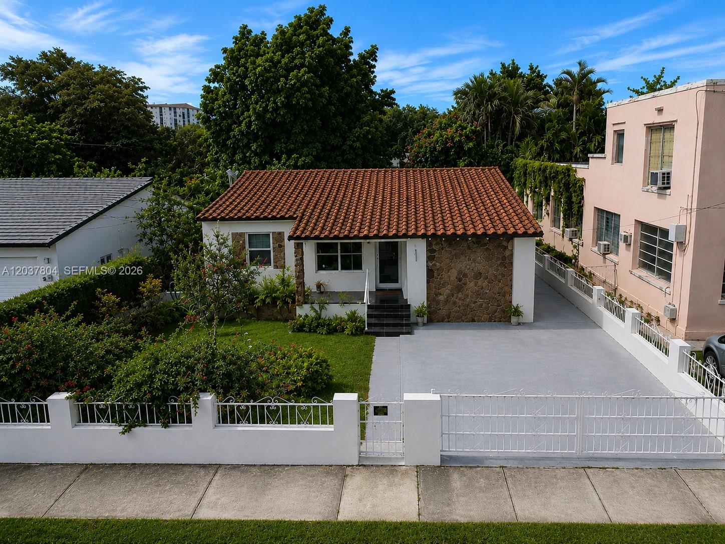 4240 SW 14th St, Miami FL 33134