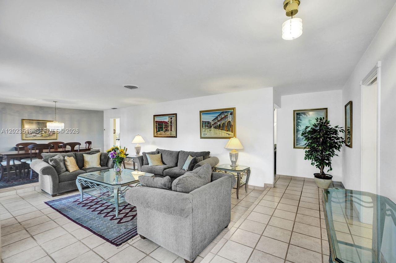 8521 SW 86th Ct, Miami FL 33143