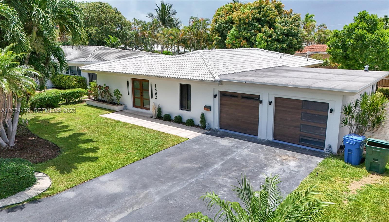 1892 NE 33rd St, Oakland Park FL 33306