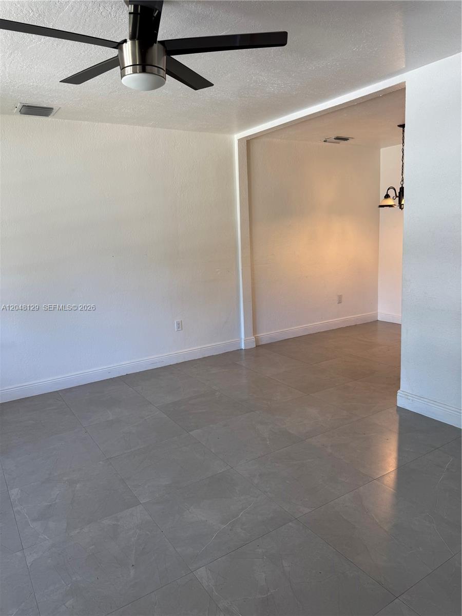 1281-ne-209th-ter-mnomsy7 — Photo 2
