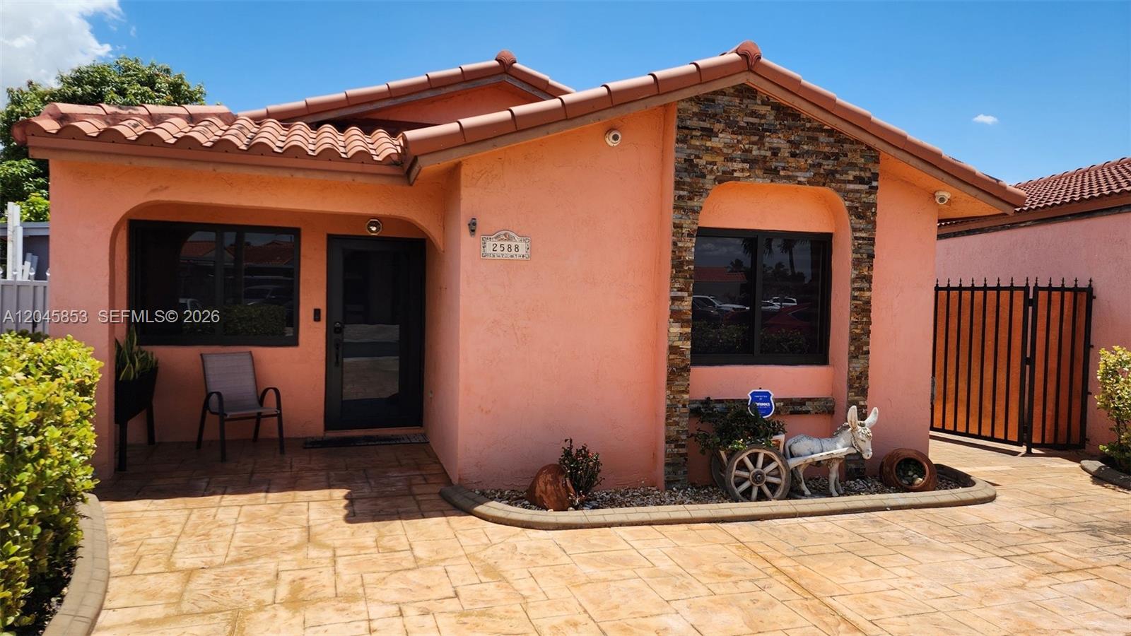 2588 W 64th St, Hialeah FL 33016