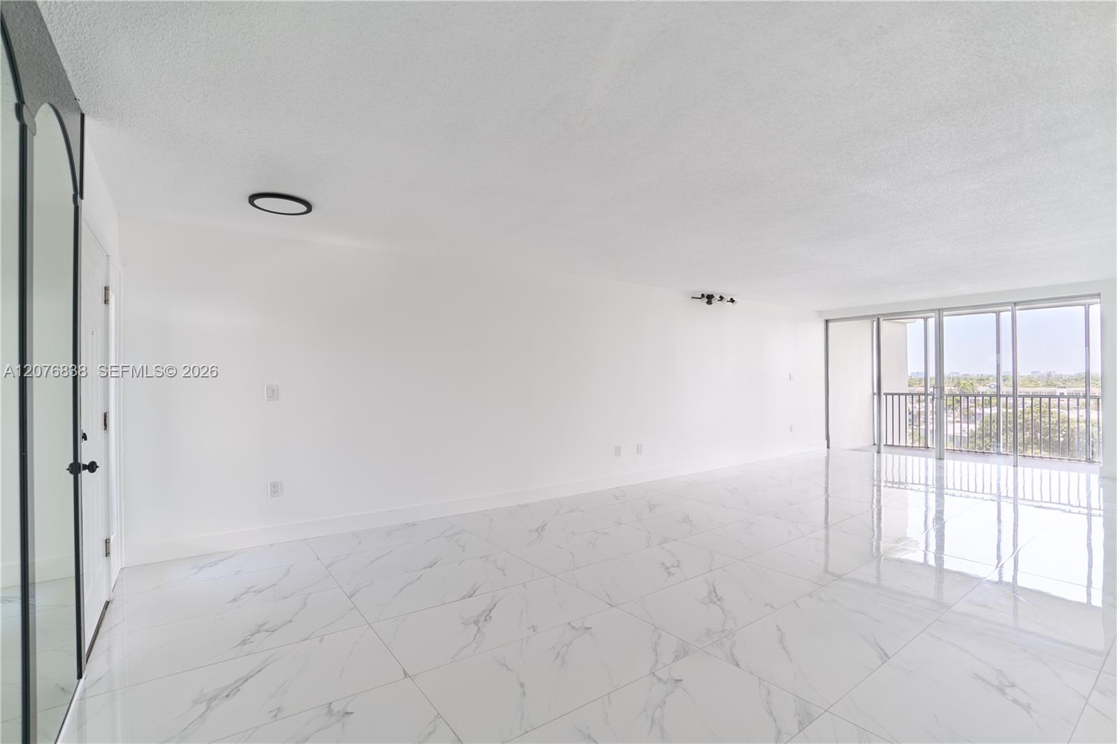 1750 NE 191st St # 4 — Photo 3