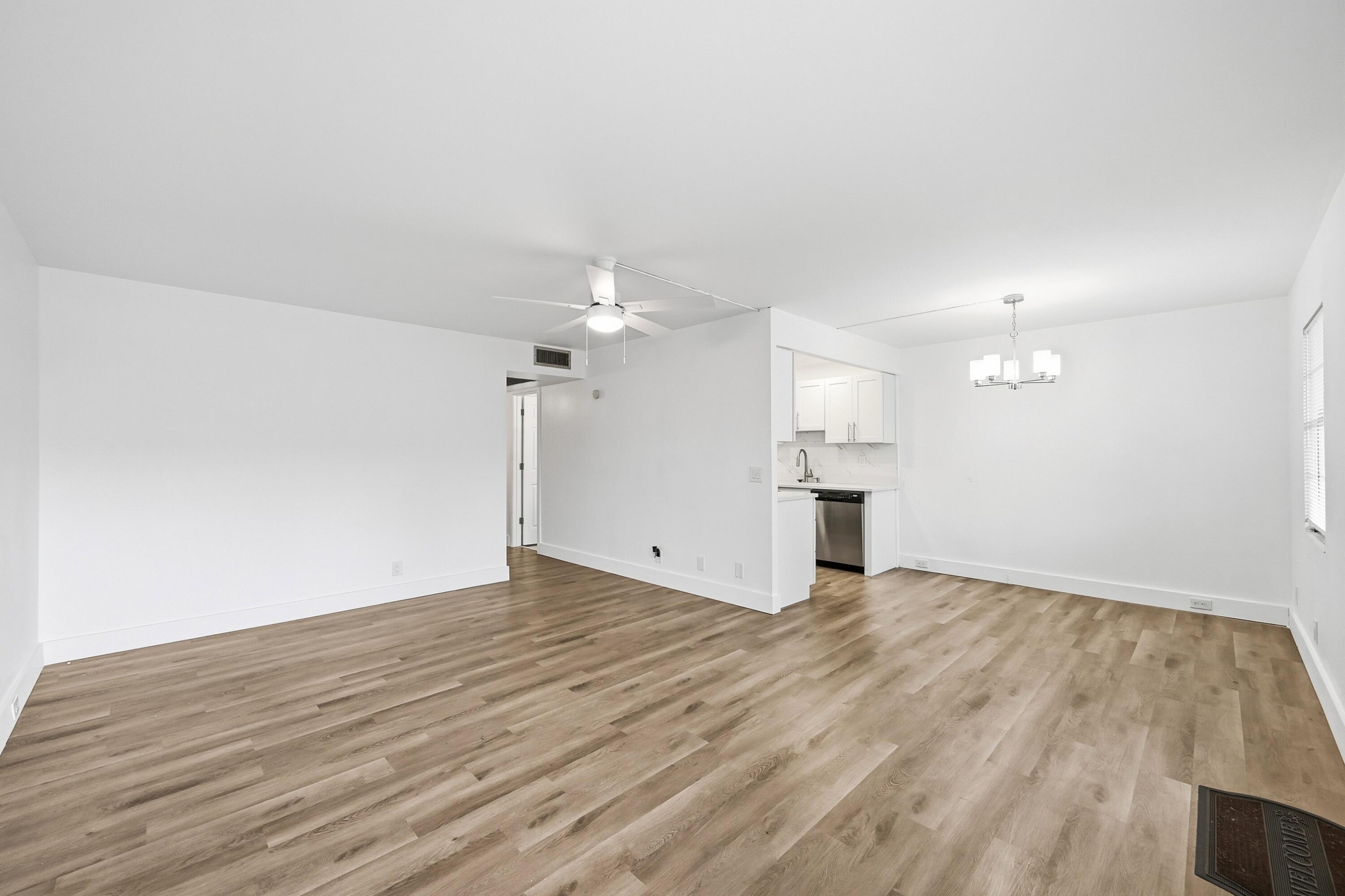 1043 Cornwall C — Photo 4