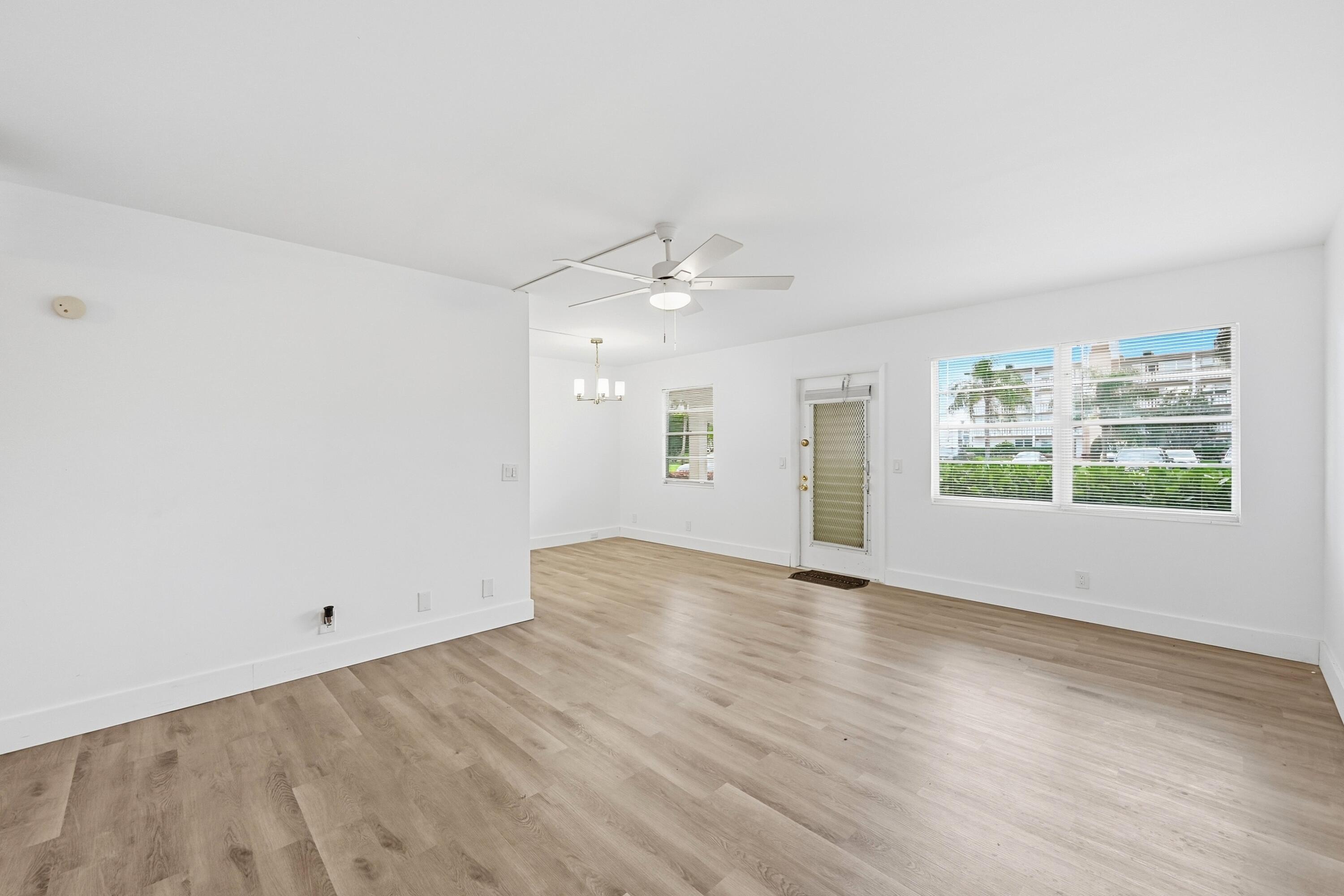1043 Cornwall C — Photo 3