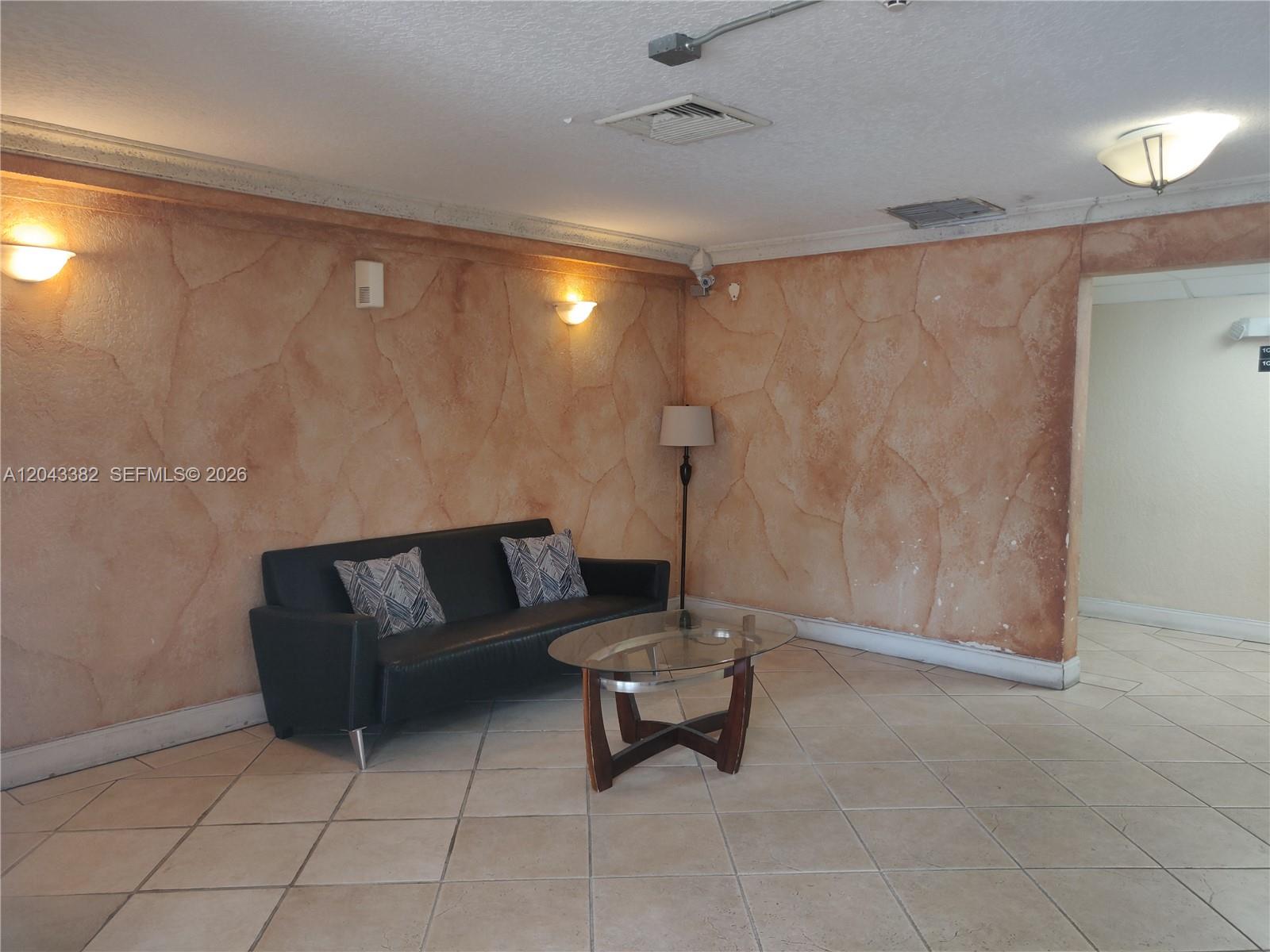 9001 SW 77th Ave # C606 — Photo 5
