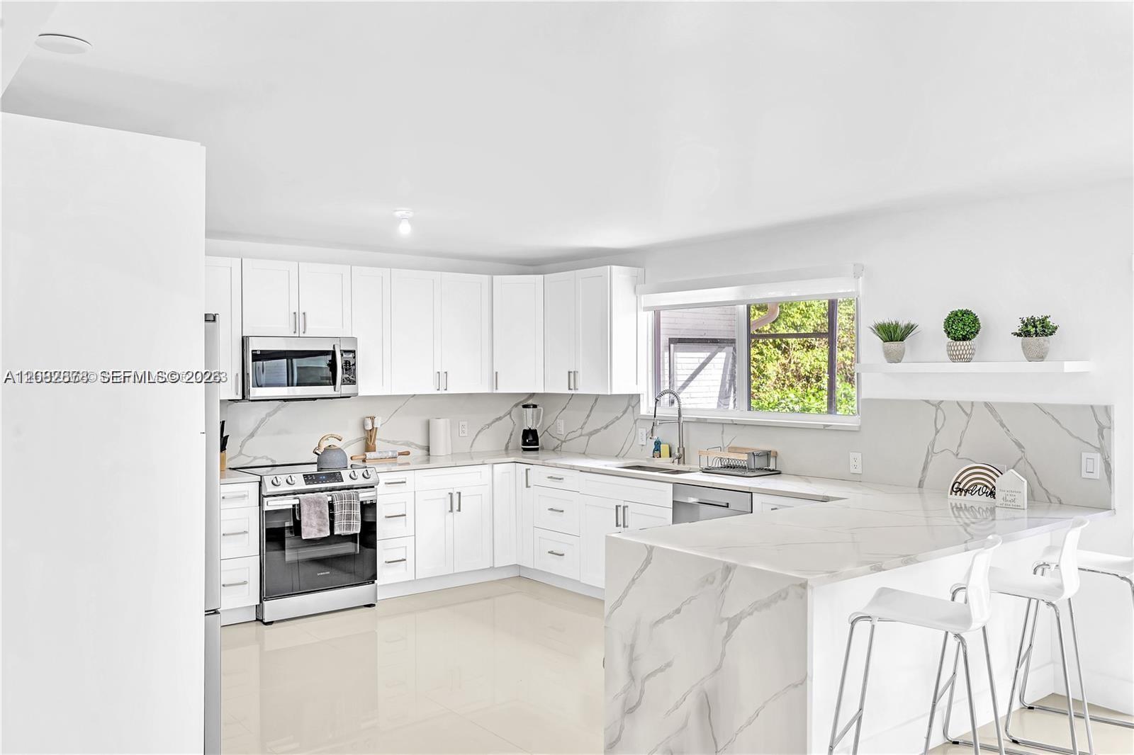 3370 N 36th Pl — Photo 3