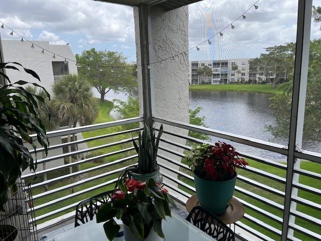 9330 Lagoon Place # 406, Davie FL 33324