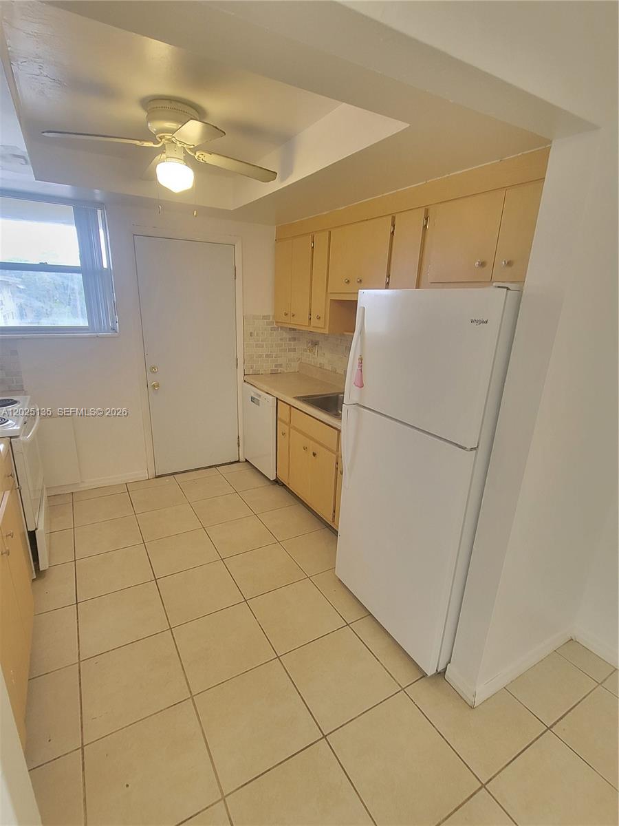 11960 NE 19th Dr # 16 — Photo 2