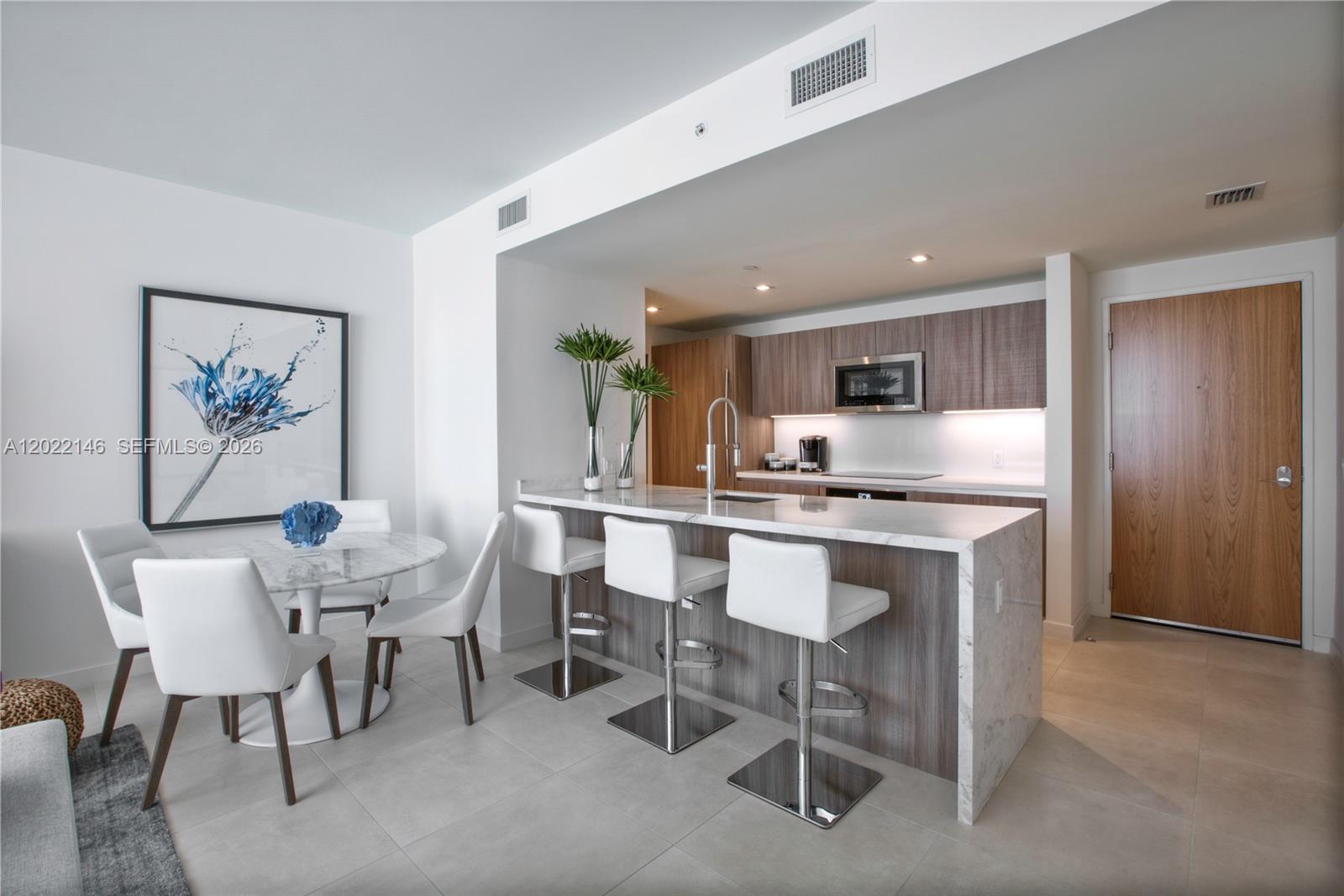 Kitchen Counter/Bar