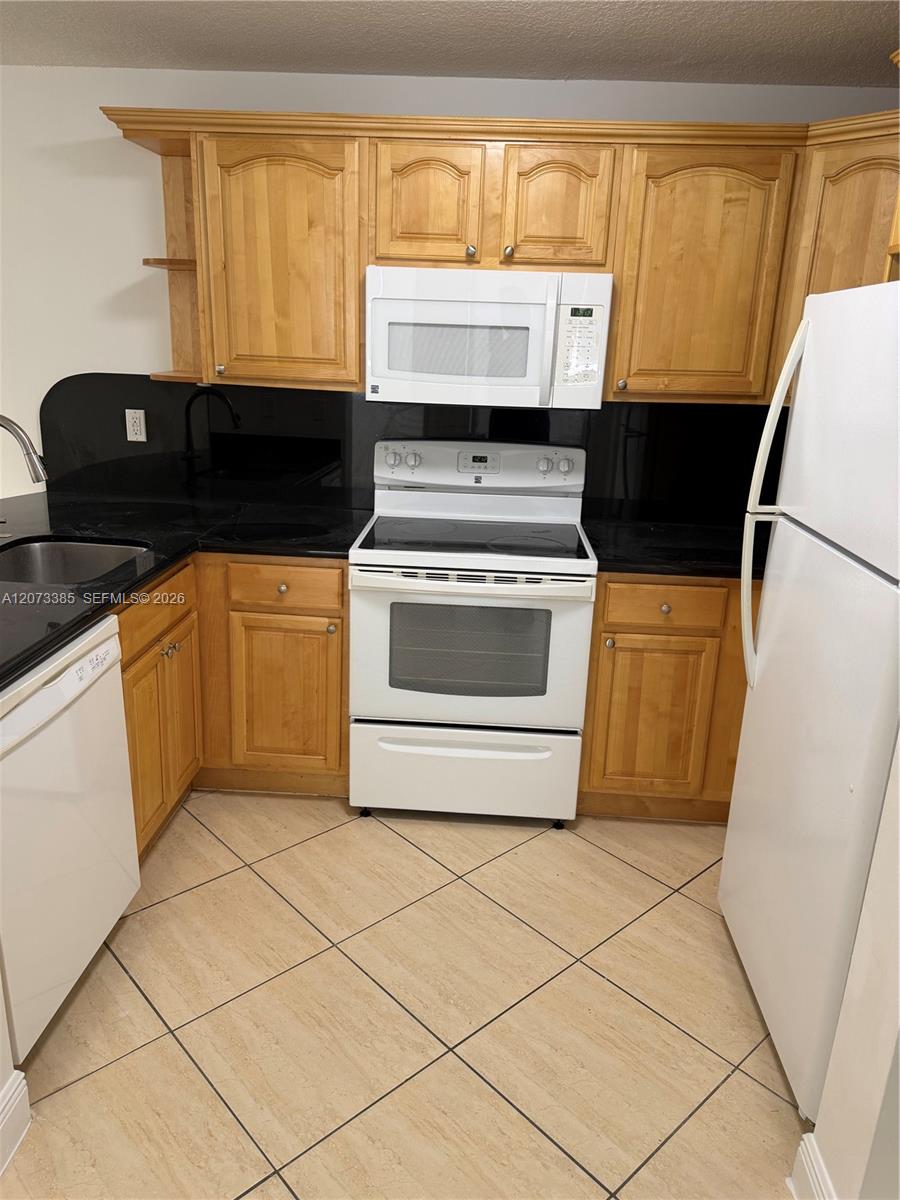 210 SW 11th St # 204 — Photo 4