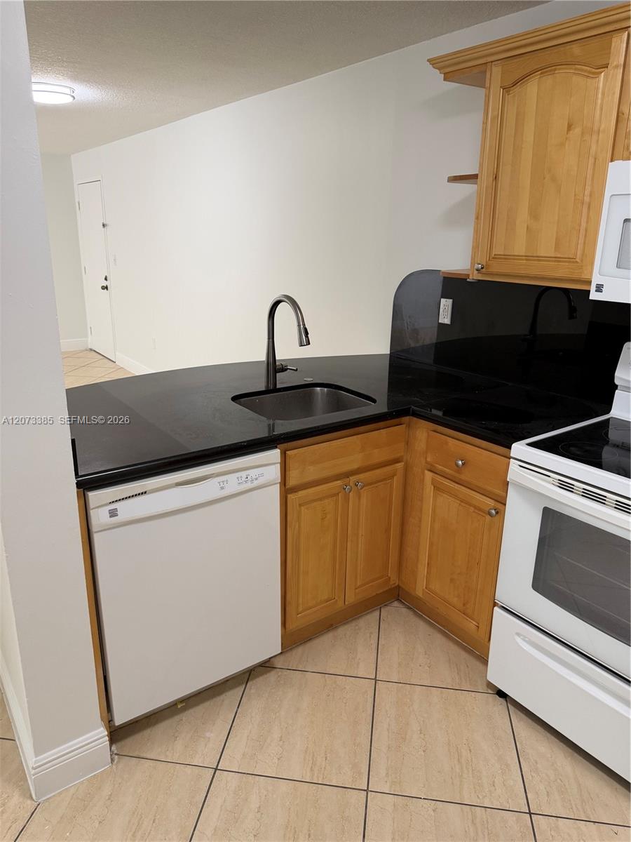 210 SW 11th St # 204 — Photo 5