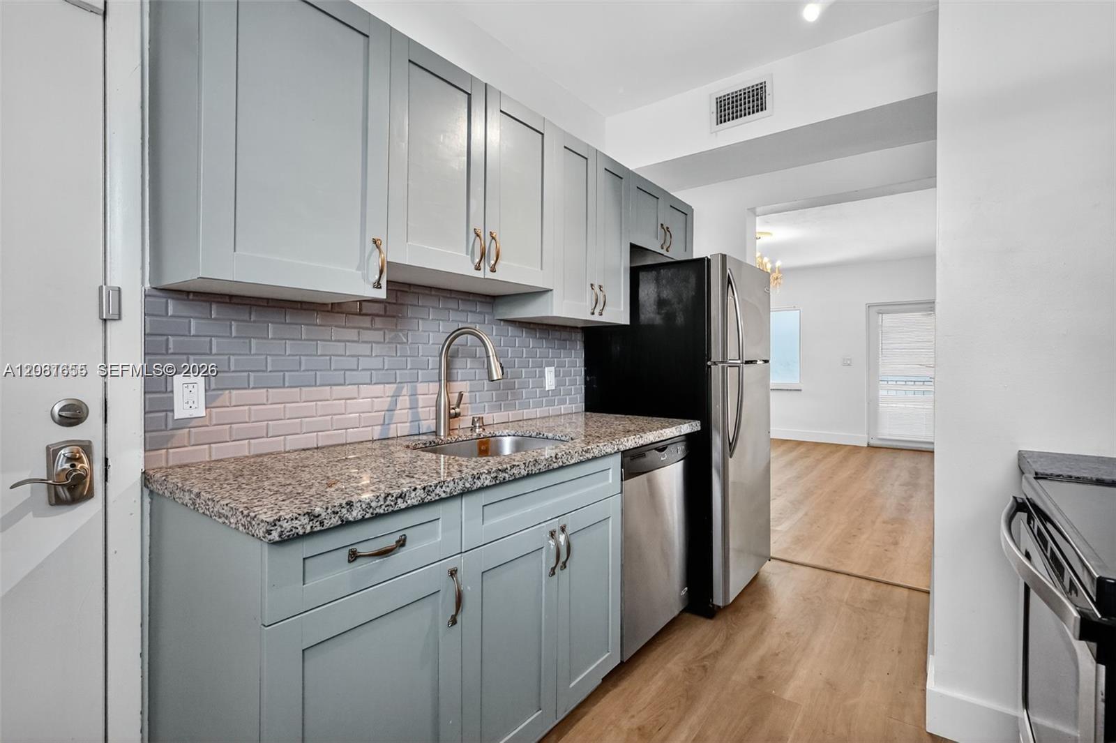 7207 Bay Dr # 25 — Photo 3