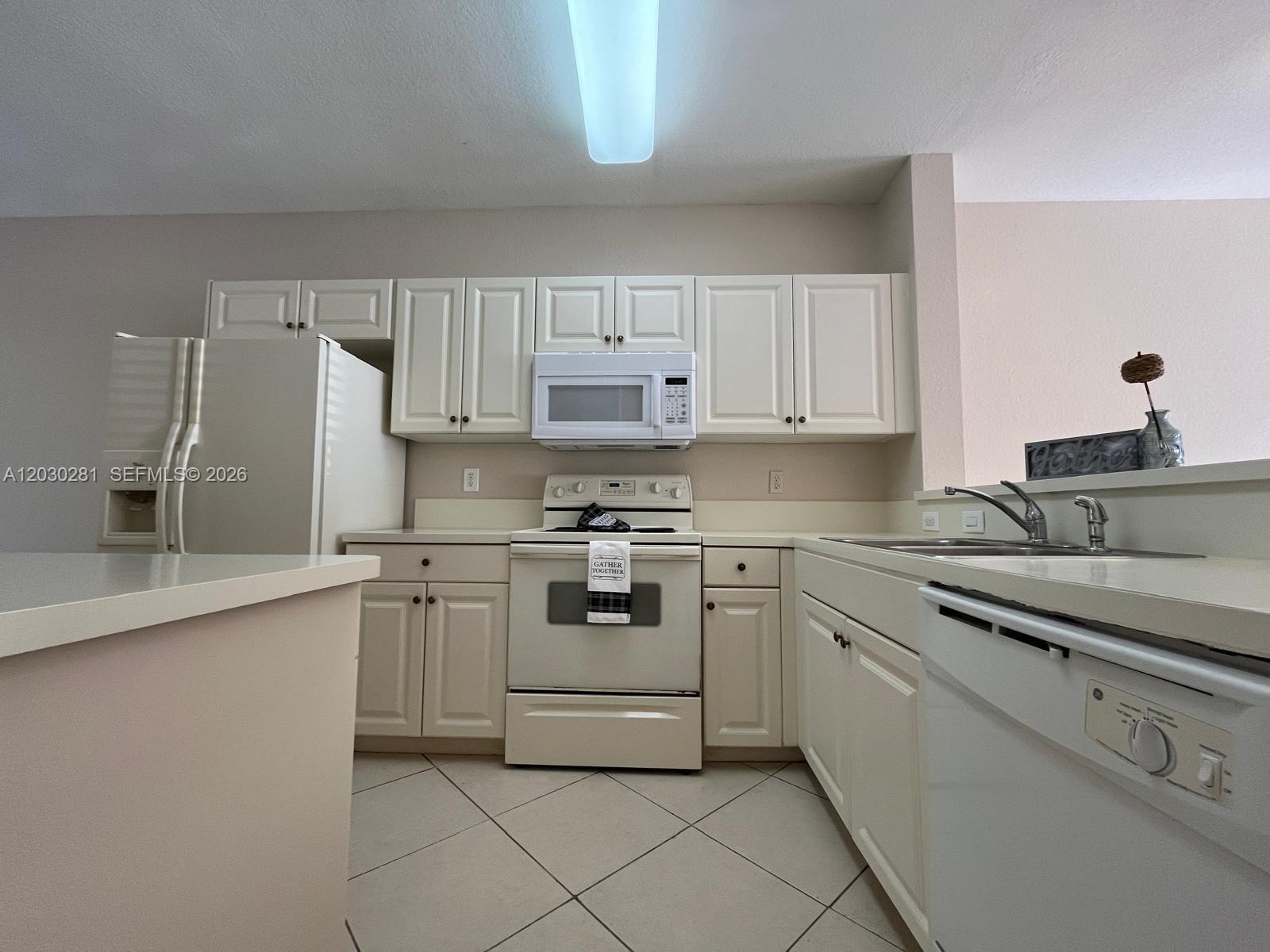1932 Alamanda Way # 1932 — Photo 3