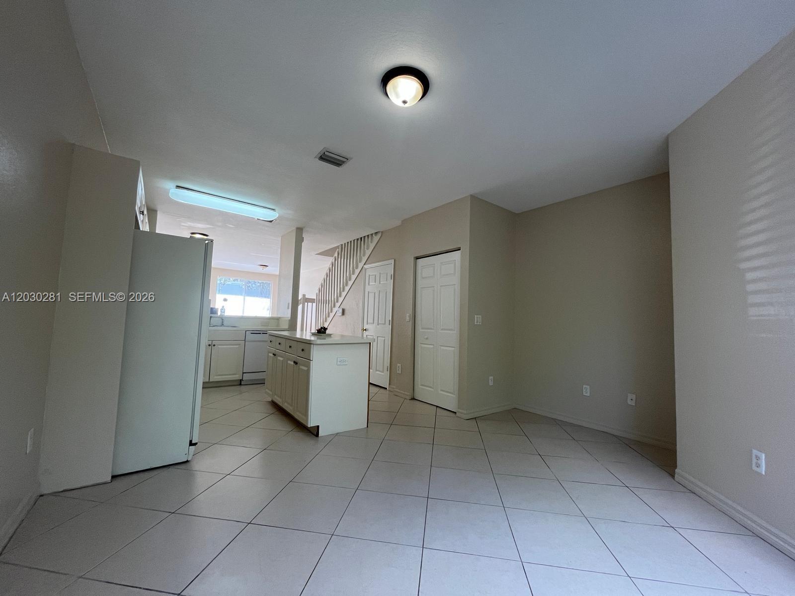 1932 Alamanda Way # 1932 — Photo 4