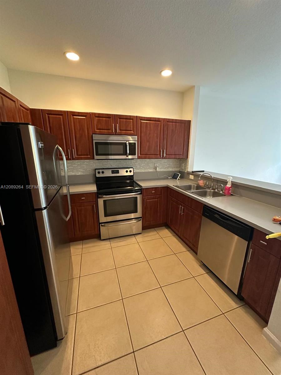 3021 NW 30th Ter # 3021 — Photo 3