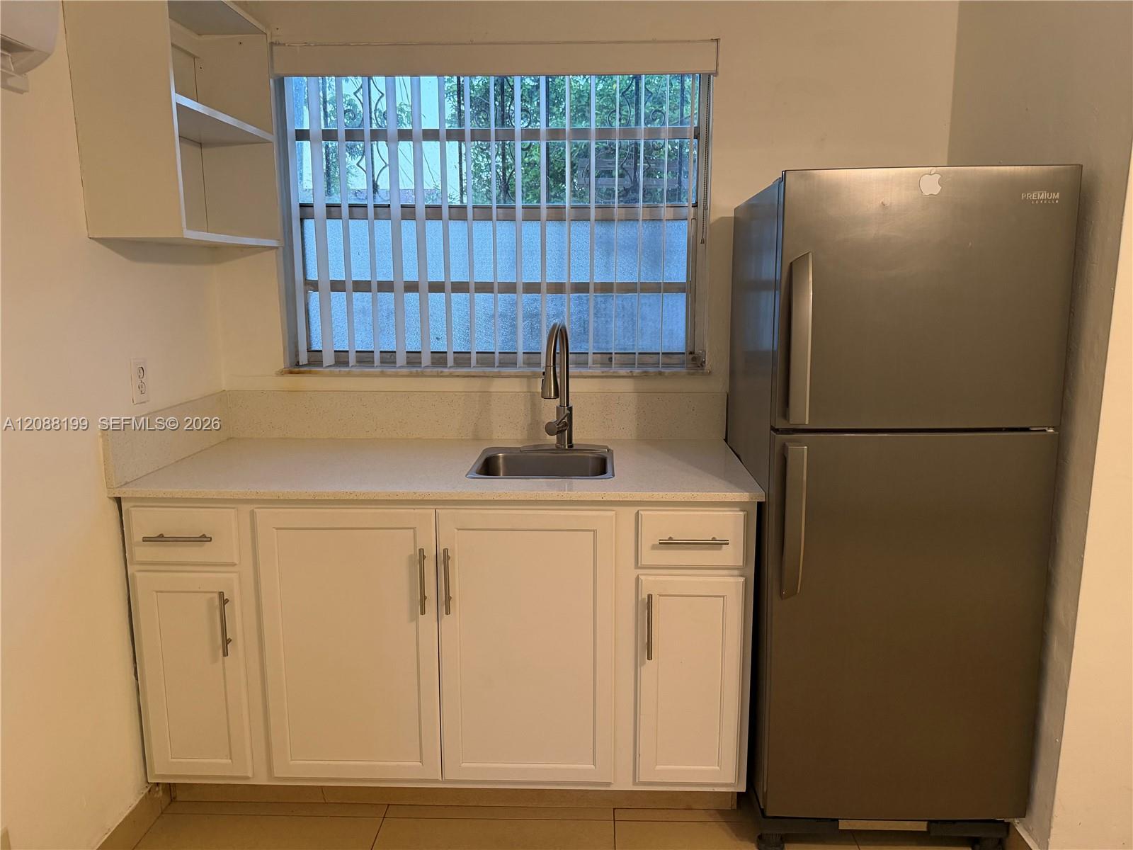 423 E 17th St # 3 — Photo 2