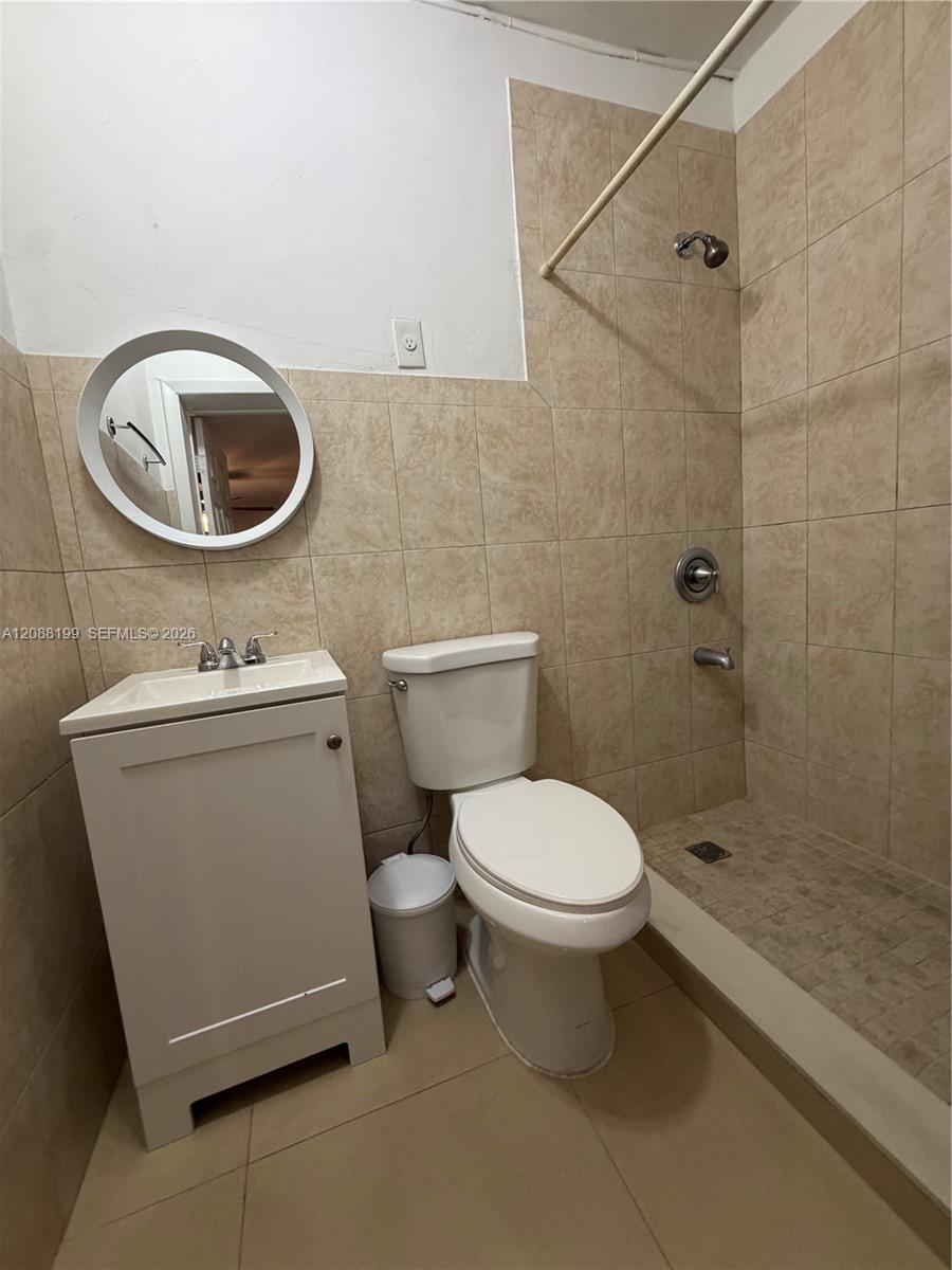 423 E 17th St # 3 — Photo 4