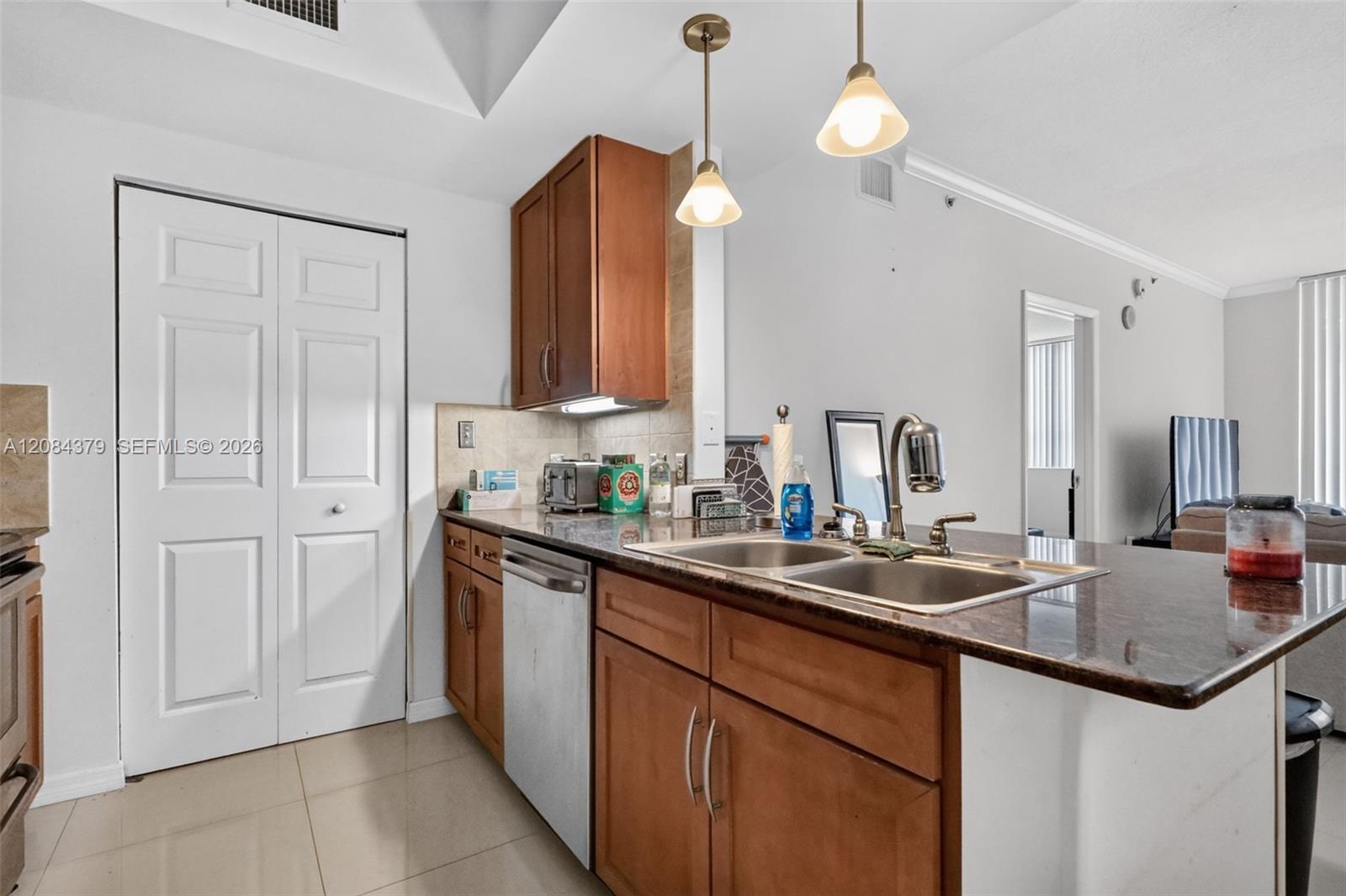 2000 N Bayshore Dr # 317 — Photo 4