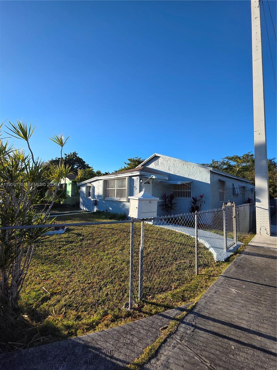 2401 NW 56th St — Photo 2
