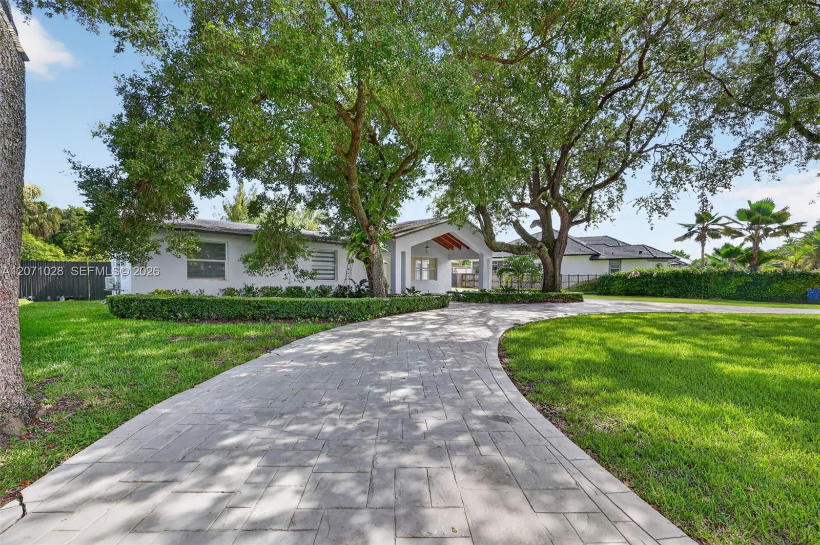 10890 SW 95th St — Photo 3