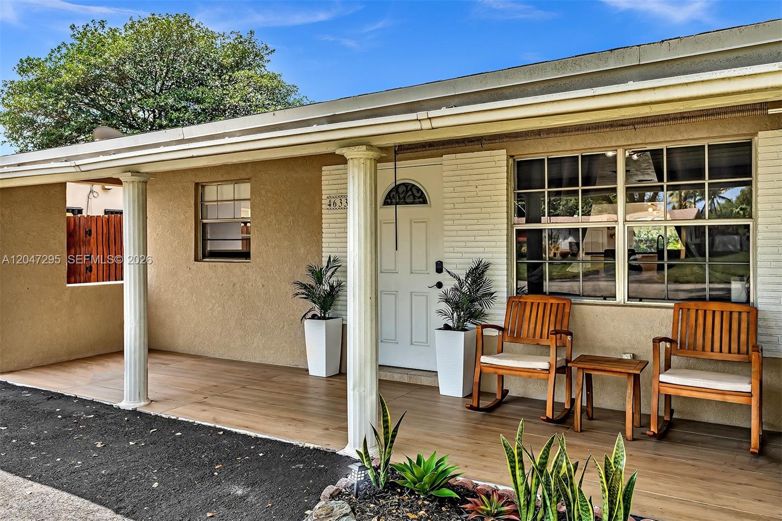 4633 SW 28th Ave — Photo 3