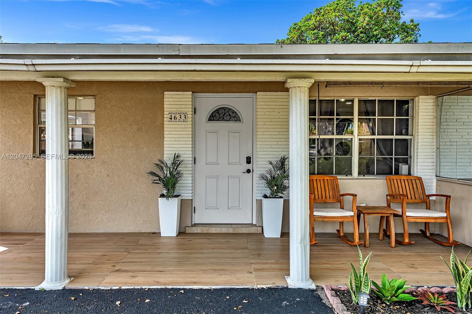 4633 SW 28th Ave — Photo 4