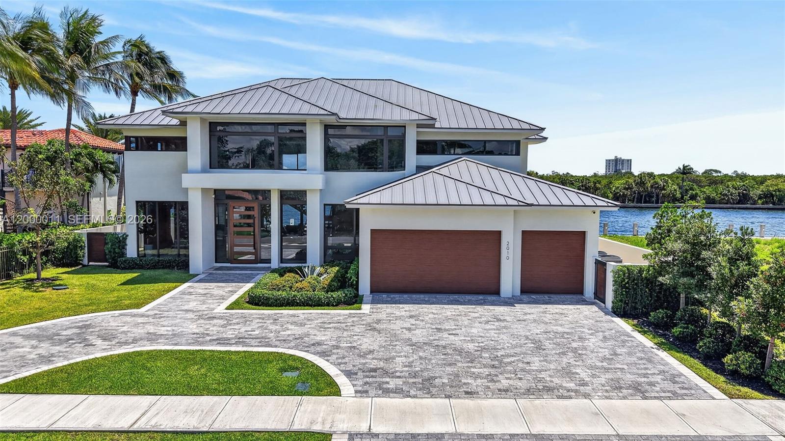 2010 Intracoastal Dr — Photo 2
