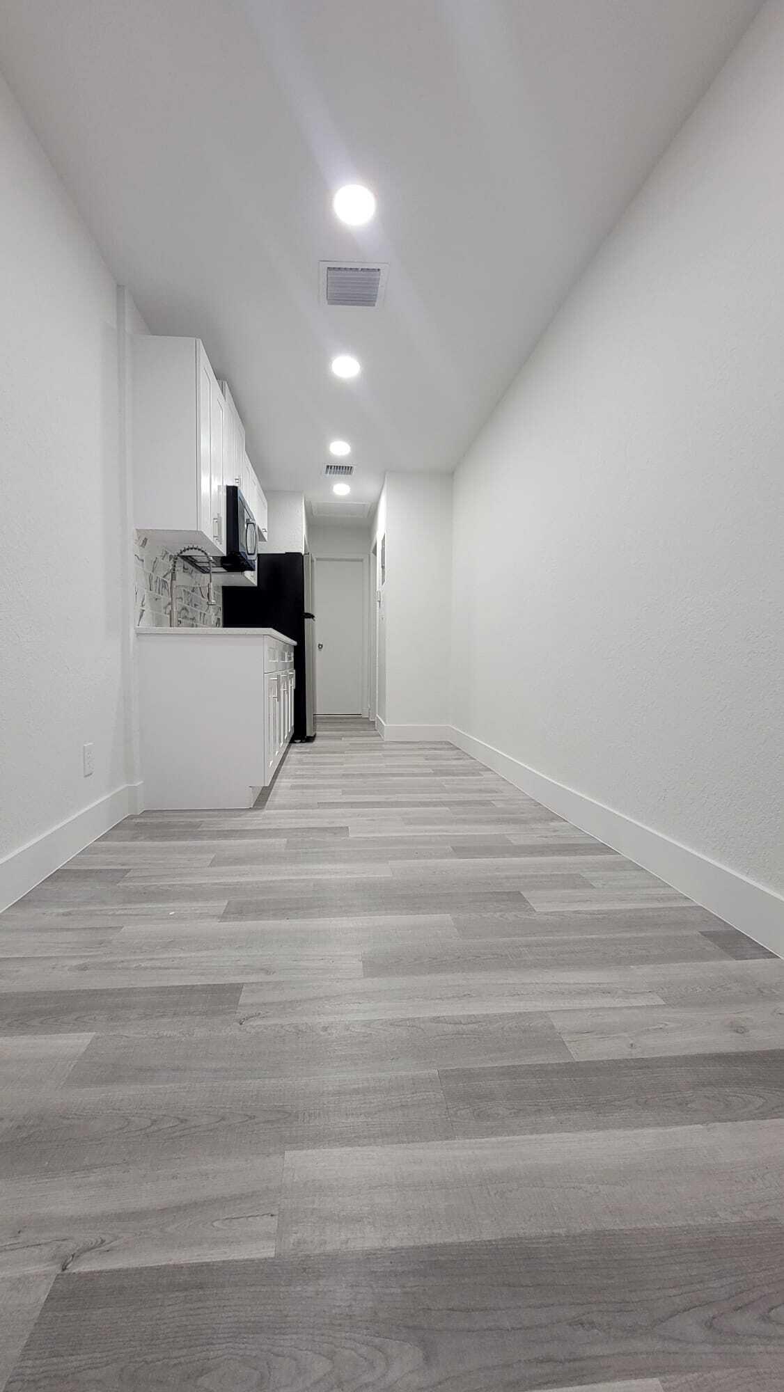 618 SW 14th Terrace # 1 — Photo 5