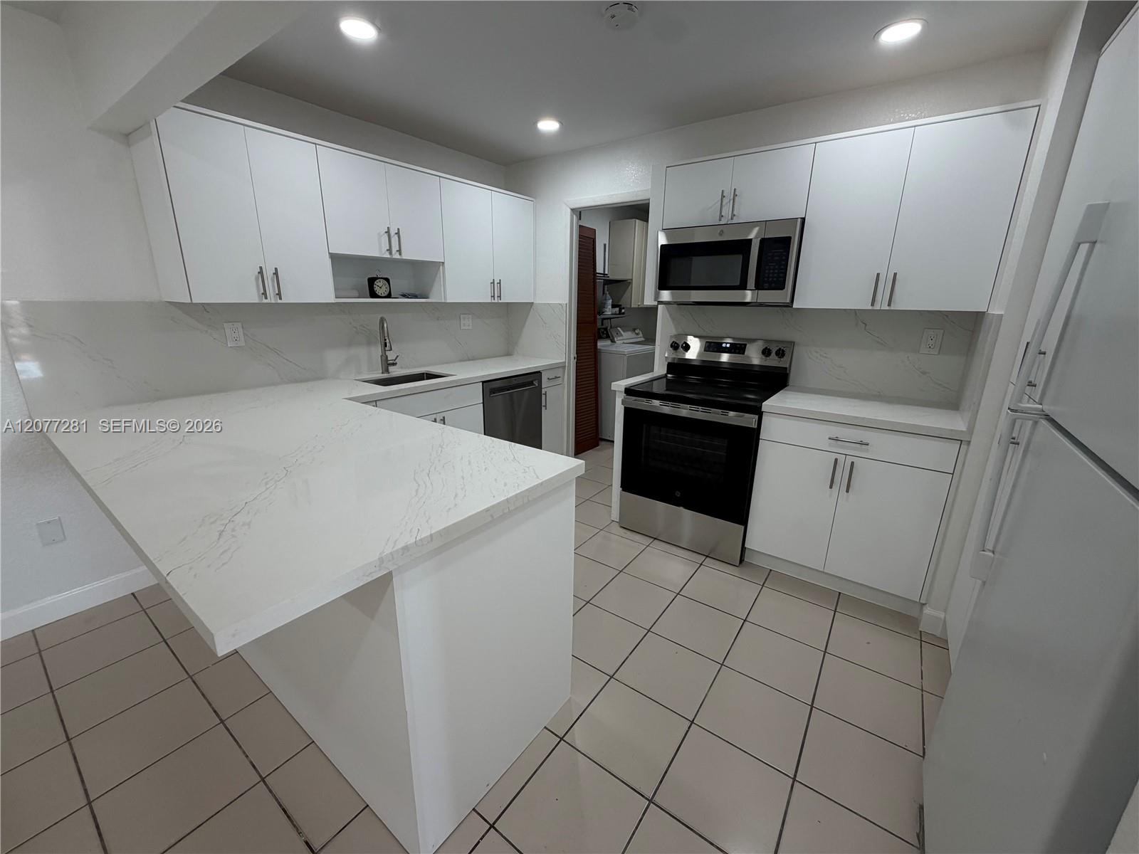 9986 SW 2nd St — Photo 3