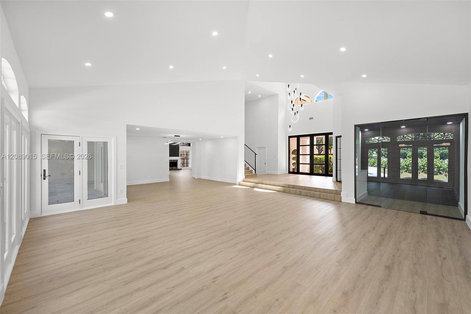 4499 Woodfield Blvd — Photo 4