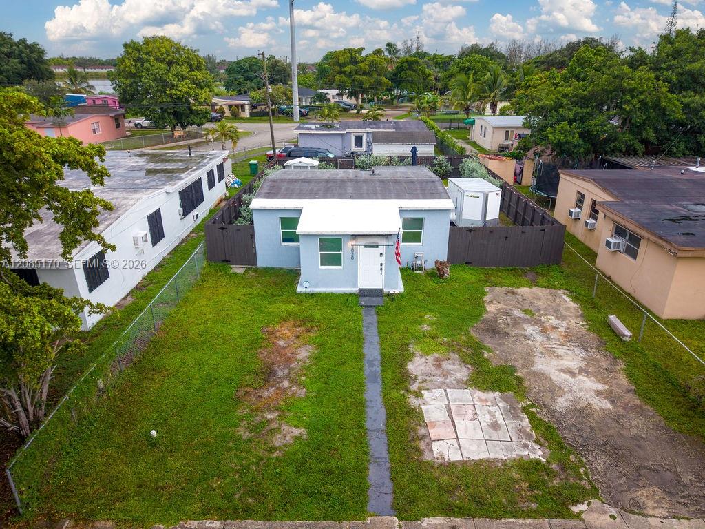 2020 Rutland St — Photo 3