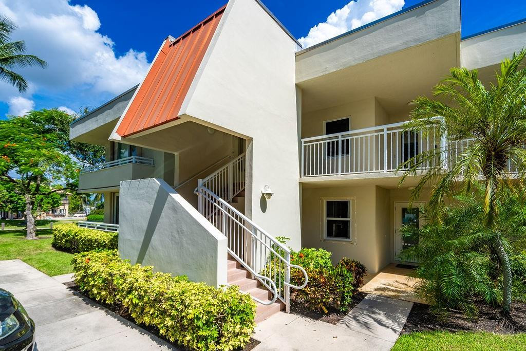 3175 NE 48TH Court # 105, Lighthouse Point FL 33064