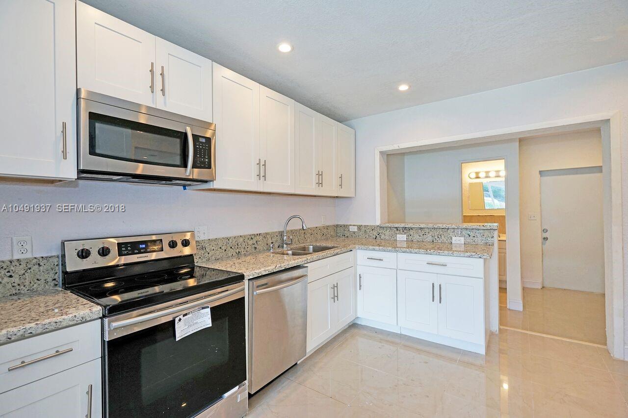 2000 SW 95TH Terrace — Photo 3