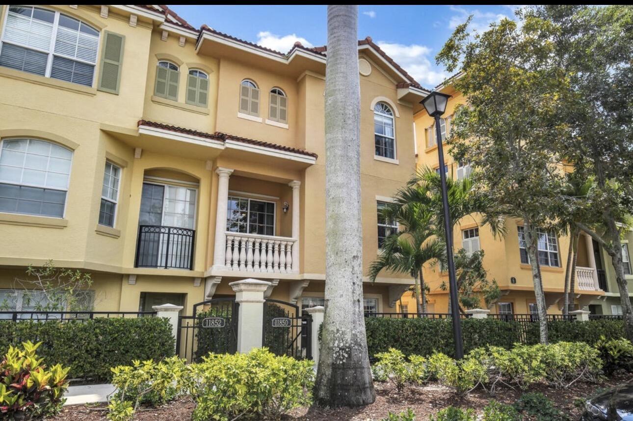 11850 Valencia Gardens Avenue, Palm Beach Gardens FL 33410