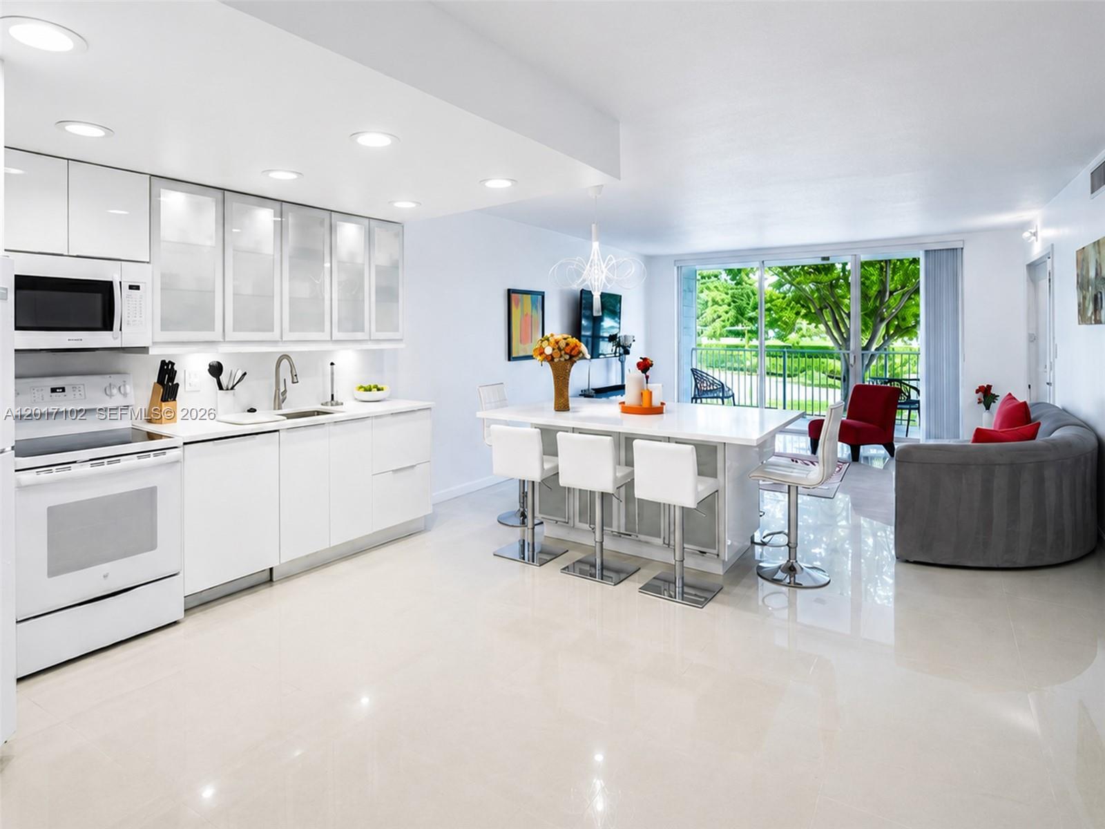 3051 S Palm Aire Dr # 201, Pompano Beach FL 33069