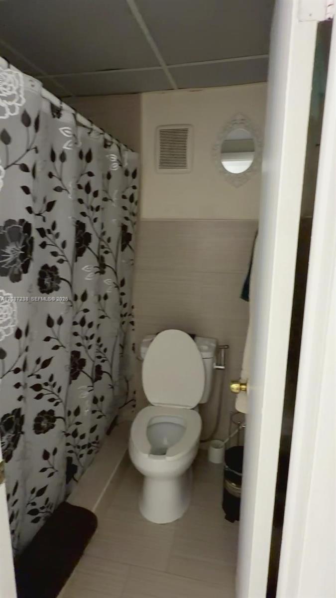 1225 W 35th St # 2A — Photo 2