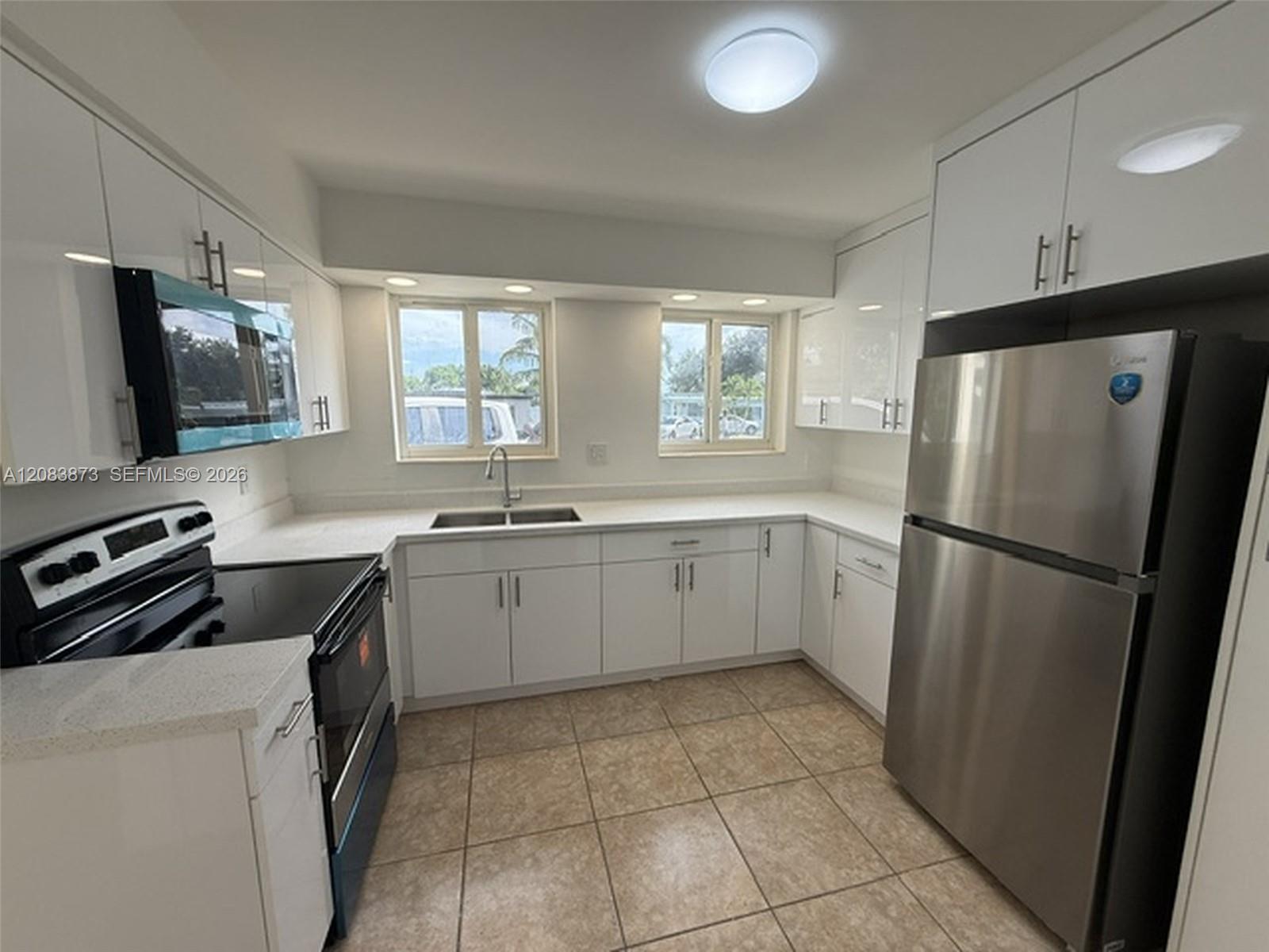 6609 SW 1st Ct — Photo 2