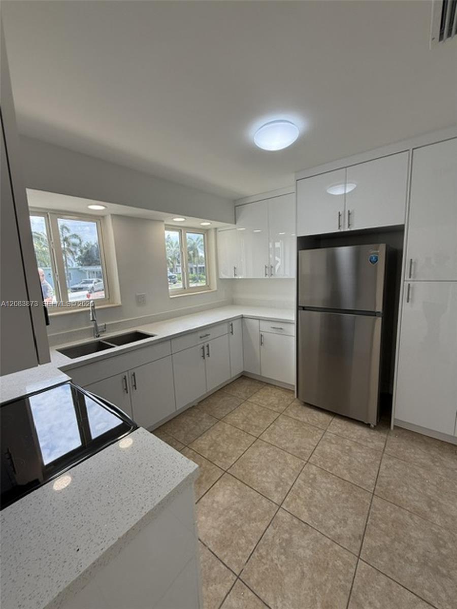 6609 SW 1st Ct — Photo 3